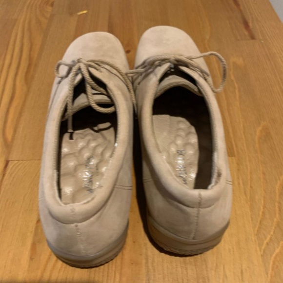 Walking Cradles Causal Walking Shoes, 7.5 - Picture 4 of 8